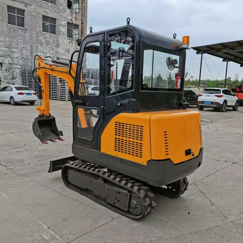 Миниатюрный экскаватор