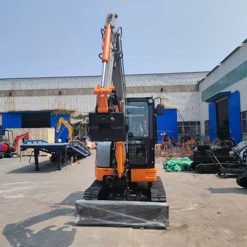 Компактный экскаватор