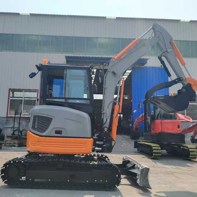 Компактный экскаватор