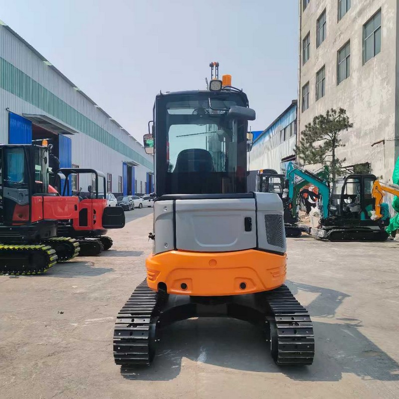 Компактный экскаватор