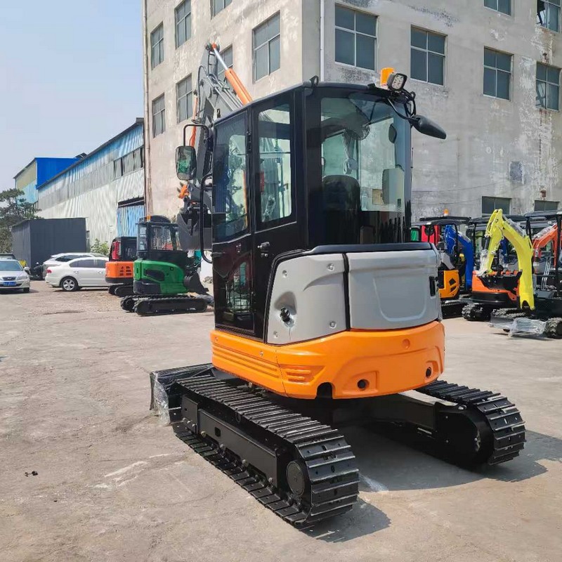 Компактный экскаватор