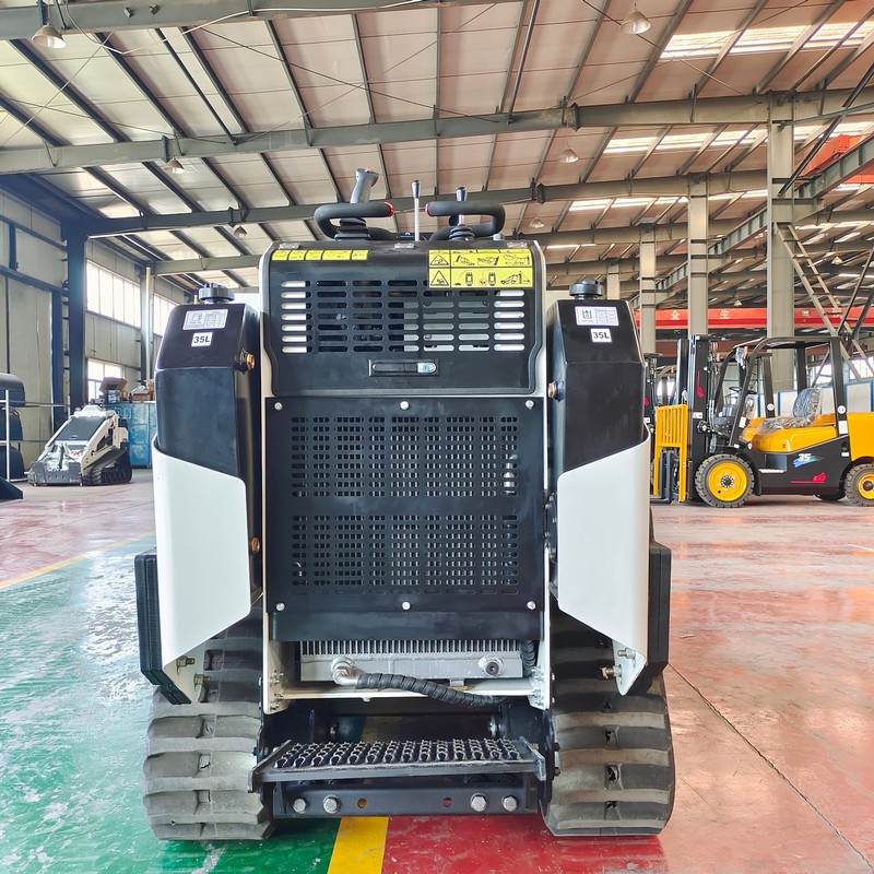 Гусеничный мини-погрузчик с бортовым поворотом