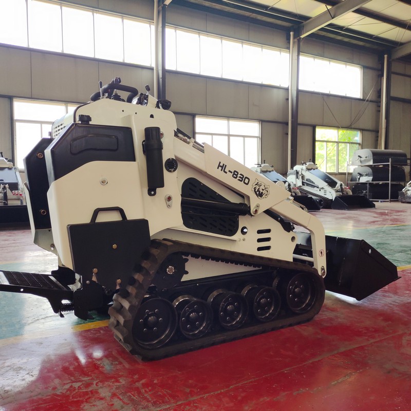 Гусеничный погрузчик с бортовым поворотом