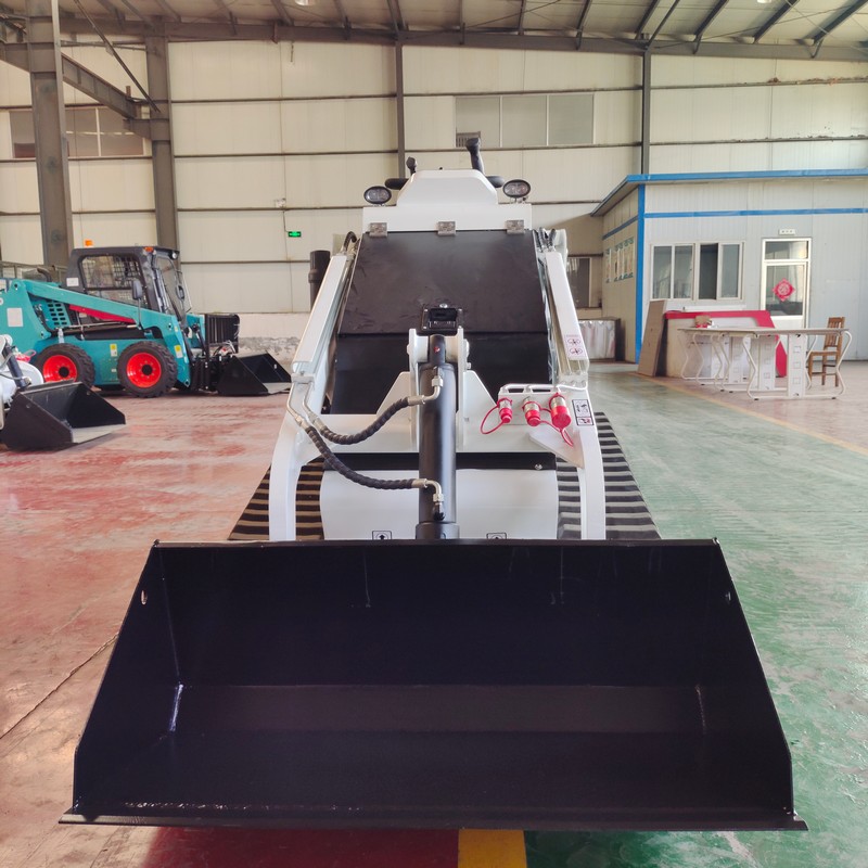 Гусеничный погрузчик с бортовым поворотом