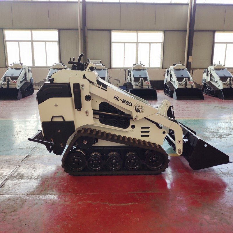 Гусеничный погрузчик с бортовым поворотом