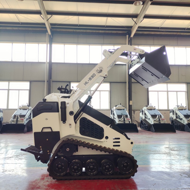 Гусеничный погрузчик с бортовым поворотом