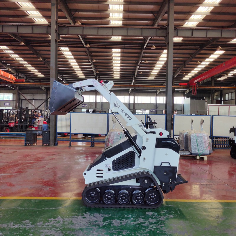 Гусеничный мини-погрузчик с бортовым поворотом