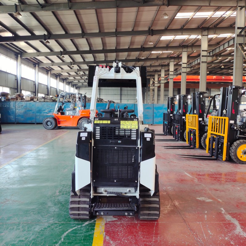 Гусеничный погрузчик с бортовым поворотом