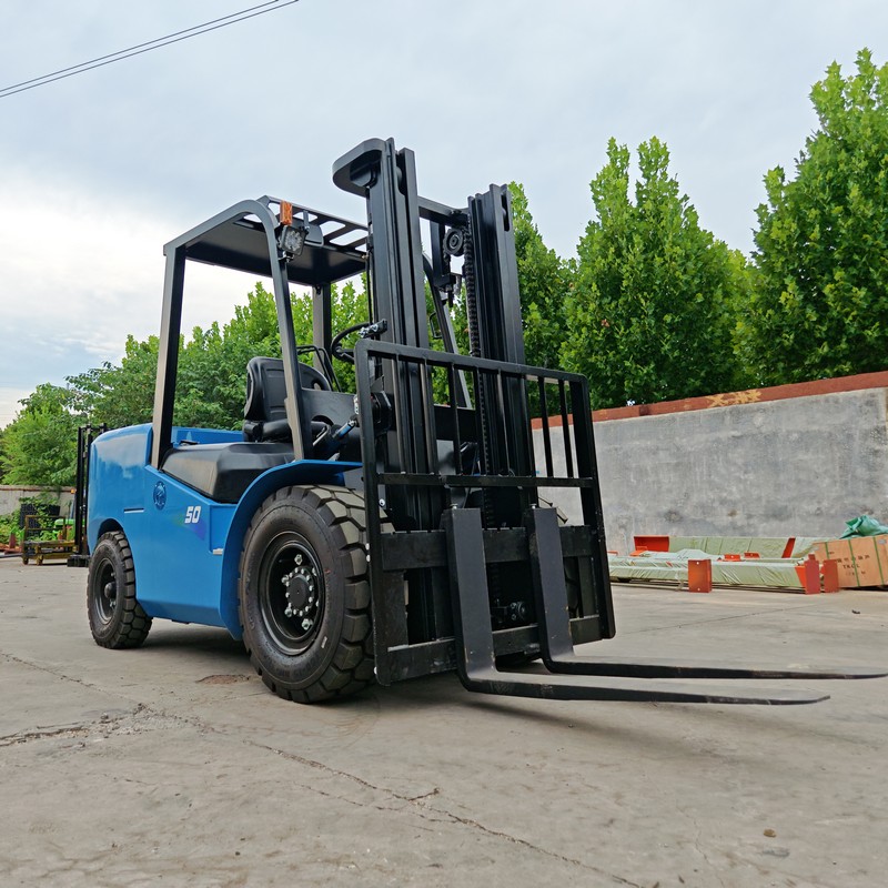 Электрический вилочный погрузчик