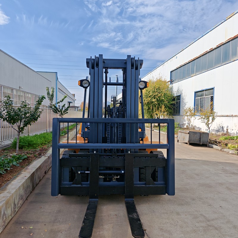 Вилочный погрузчик 6 тонн