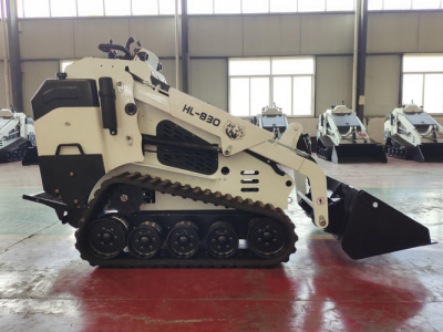 Погрузчик с бортовым поворотом