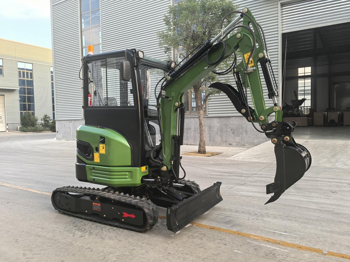 Маленький экскаватор