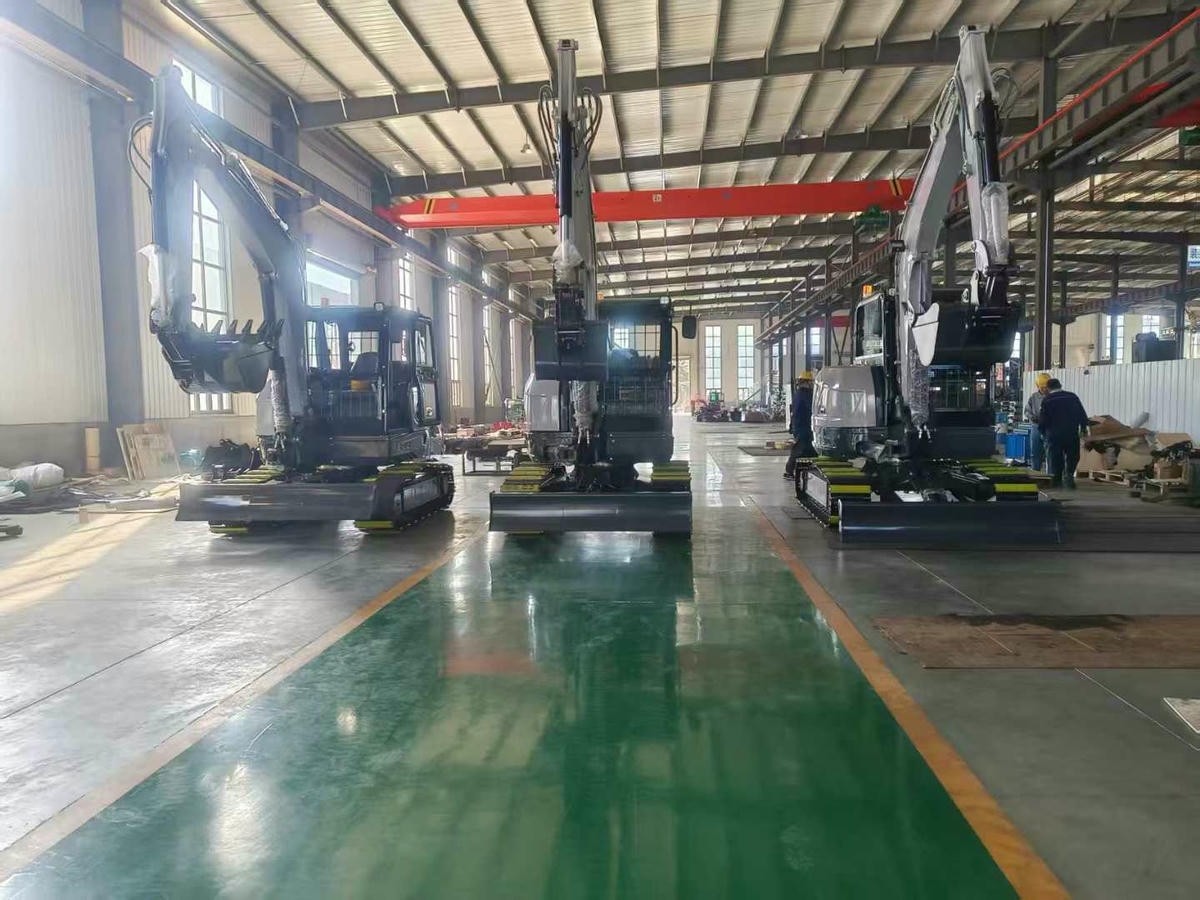 Гусеничный экскаватор