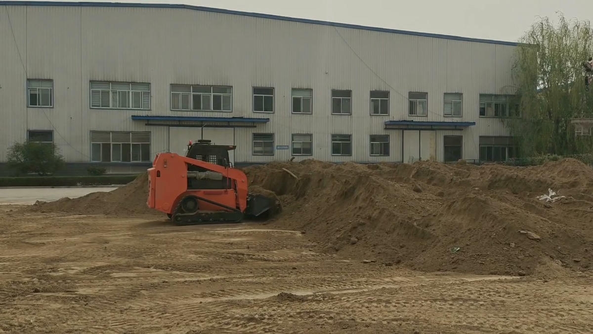 погрузчик с бортовым поворотом